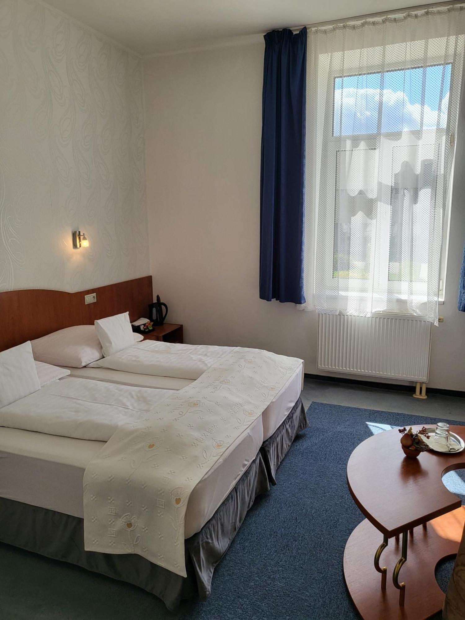 Hotel Margit トレンチアンスケ・テプリツェ エクステリア 写真