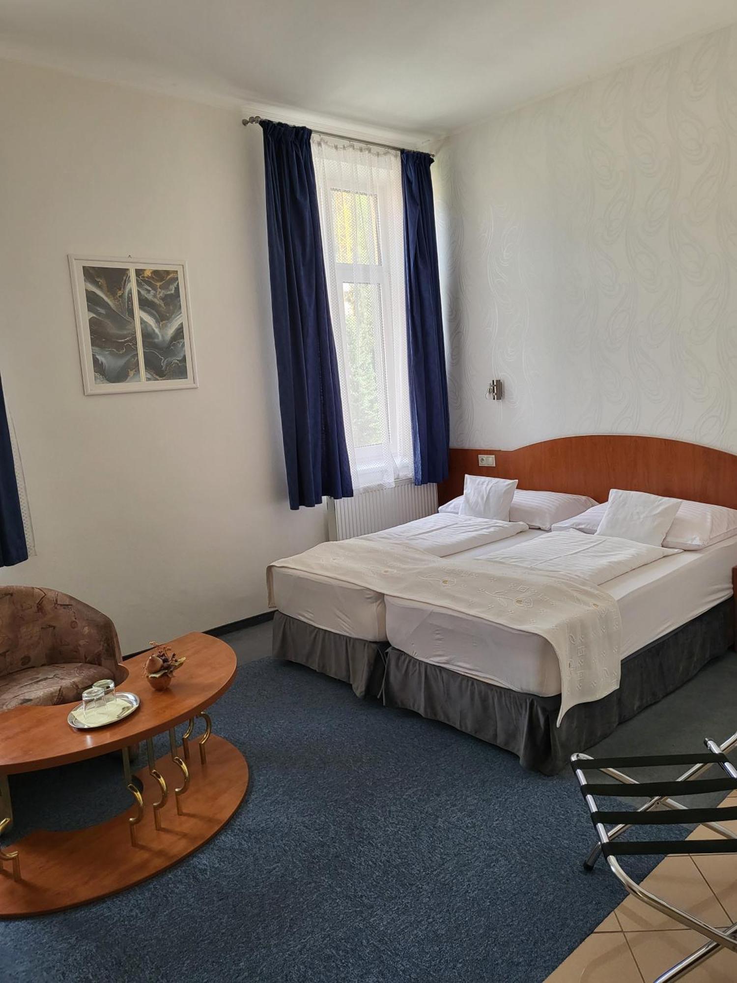Hotel Margit トレンチアンスケ・テプリツェ エクステリア 写真