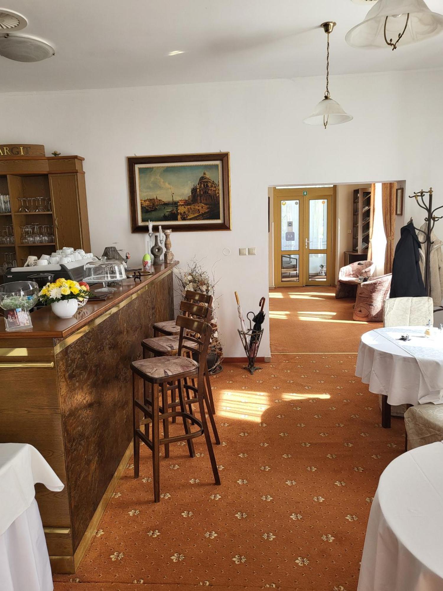 Hotel Margit トレンチアンスケ・テプリツェ エクステリア 写真