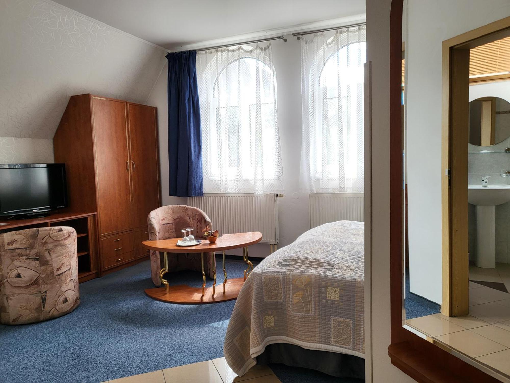 Hotel Margit トレンチアンスケ・テプリツェ エクステリア 写真
