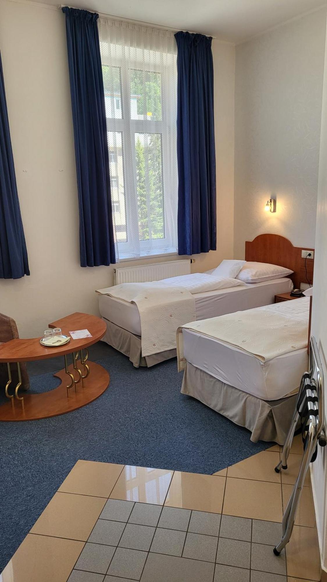 Hotel Margit トレンチアンスケ・テプリツェ エクステリア 写真
