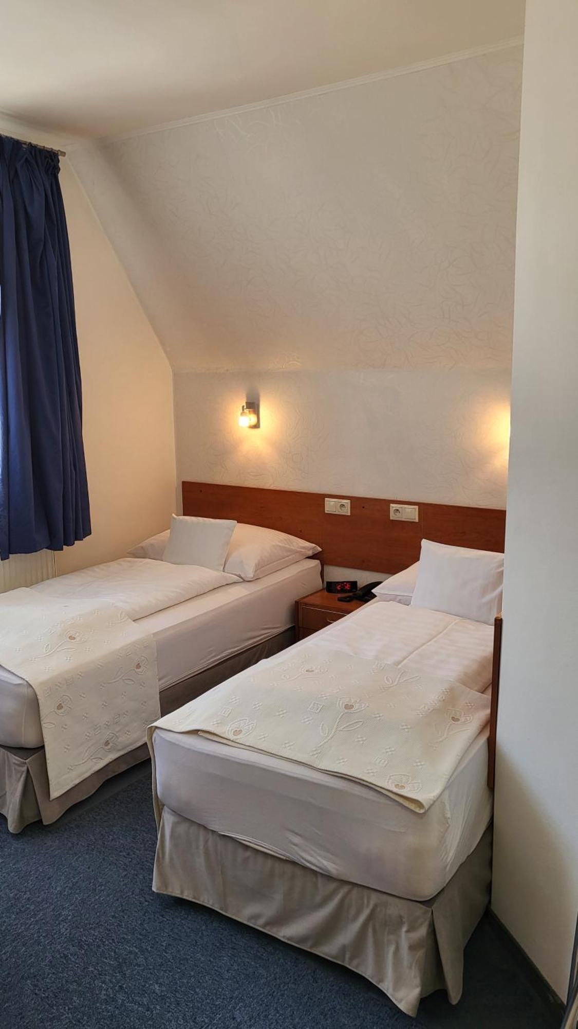 Hotel Margit トレンチアンスケ・テプリツェ エクステリア 写真